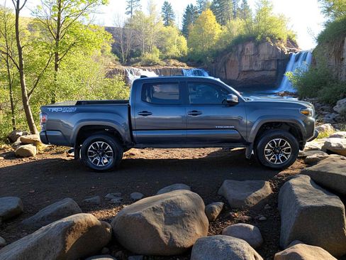 Used 2023 Toyota Tacoma TRD Sport image 7