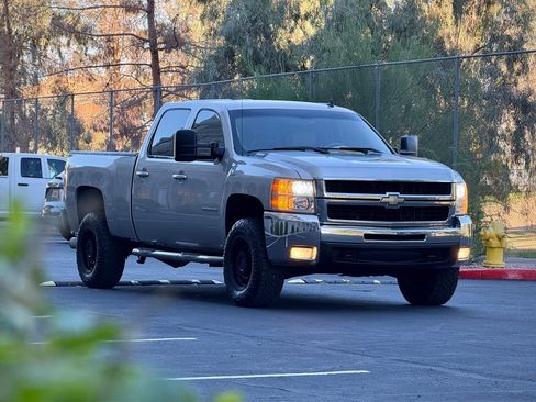 Used 2010 Chevrolet Silverado 2500 LTZ w/ Convenience Package image 5