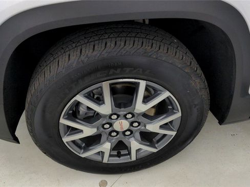 Used 2023 GMC Acadia SLT AWD/4WD image 32