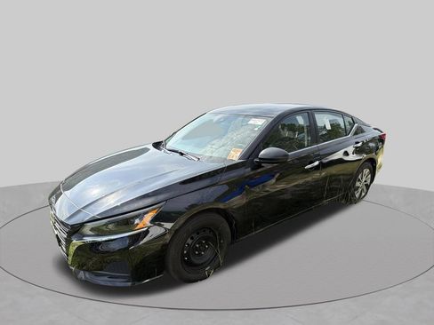 Used 2024 Nissan Altima 2.5 S FWD image 1