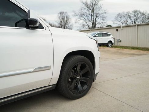 Used 2019 Cadillac Escalade Platinum image 12