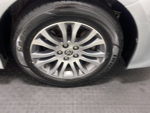 Used 2020 Toyota Sienna XLE FWD image 22