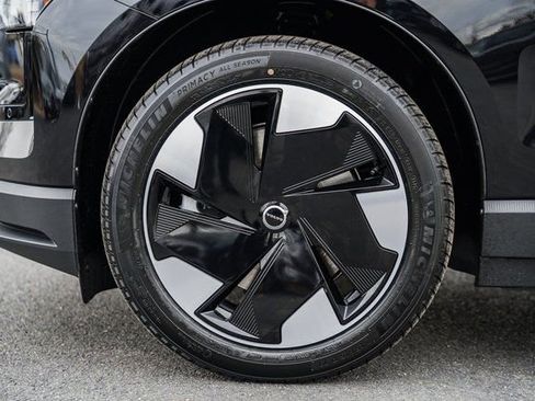 New 2026 Volvo EX30 Plus w/ Protection Package Premier image 17