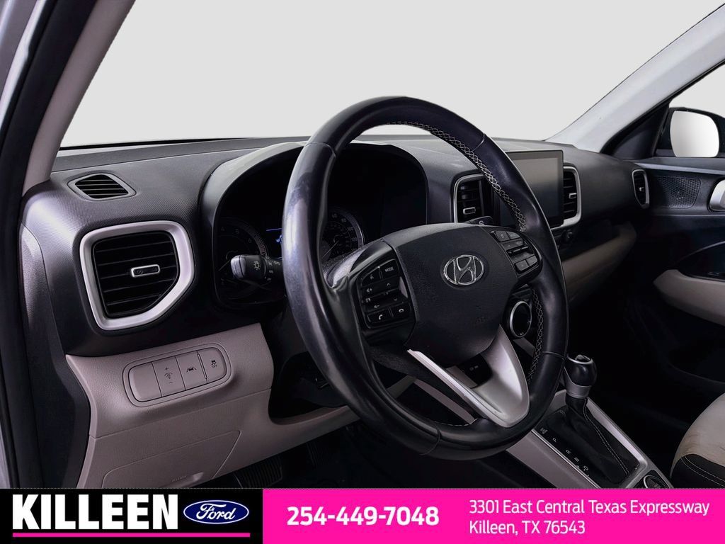 Used 2022 Hyundai Venue SEL FWD image 11