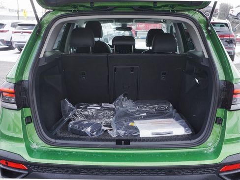 New 2026 Volkswagen Taos SE image 5