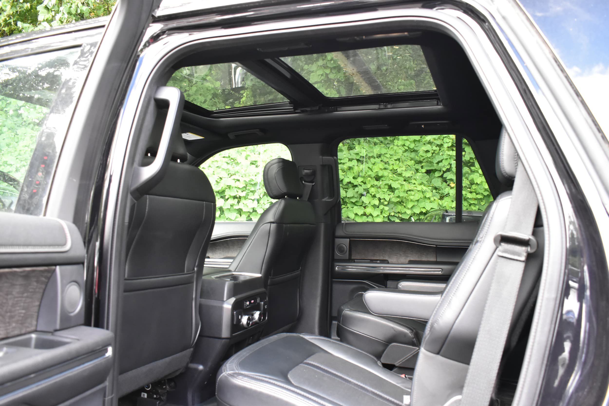 Used 2019 Ford Expedition Limited w/ Driver Assistance Package AWD/4WD image 16