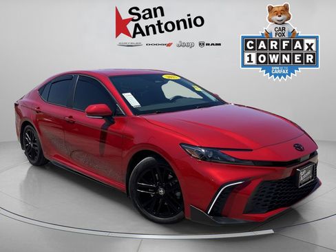 Used 2025 Toyota Camry SE w/ Convenience Package FWD image 1