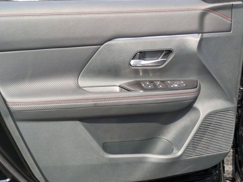 New 2025 Nissan Kicks SR w/ SR Premium Package image 7