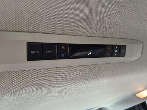 Used 2025 Toyota Sienna XLE image 16