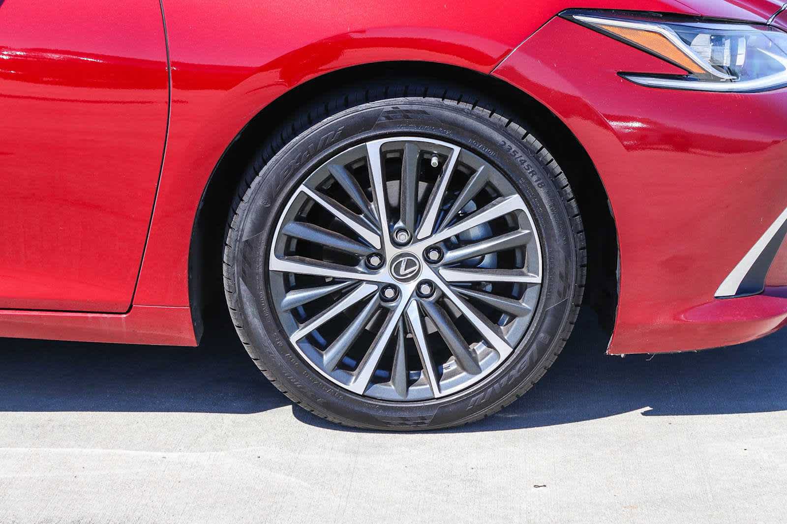 Used 2025 Lexus ES 300h w/ Premium Package FWD image 9