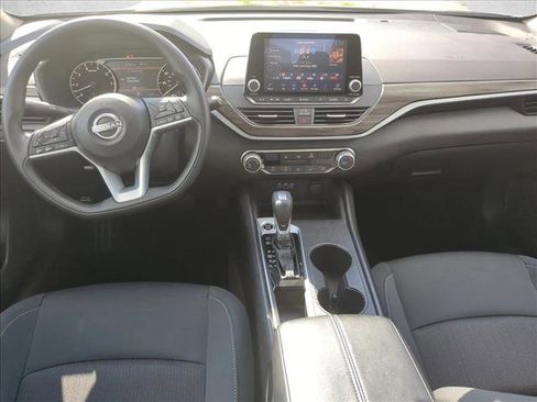 Used 2025 Nissan Altima 2.5 SV FWD image 17