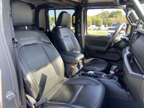 Used 2020 Jeep Gladiator Overland AWD/4WD image 16