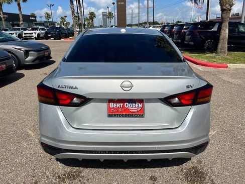 Used 2023 Nissan Altima 2.5 SV FWD image 3