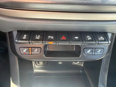 Used 2022 Chevrolet Colorado Z71 w/ Safety Package AWD/4WD image 18