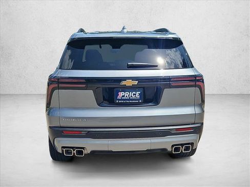 Used 2026 Chevrolet Traverse LT FWD image 7