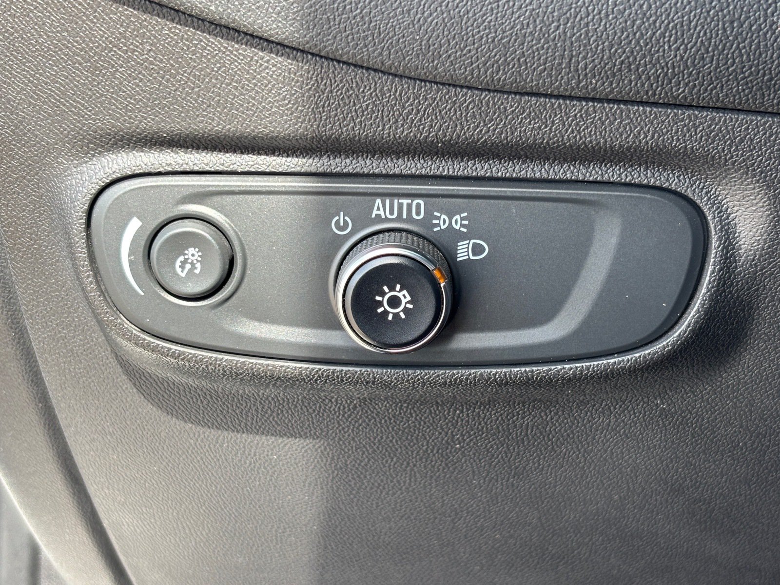 Used 2023 Chevrolet Equinox RS AWD/4WD image 25