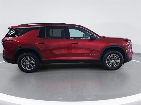 Certified 2024 Chevrolet Traverse LT image 2