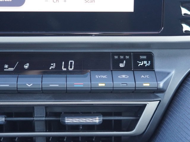 Certified 2025 Toyota Camry SE w/ Convenience Package AWD/4WD image 29