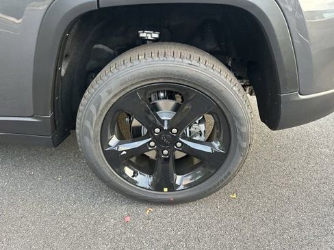 New 2025 Jeep Grand Cherokee Limited w/ Luxury Tech Group II image 18