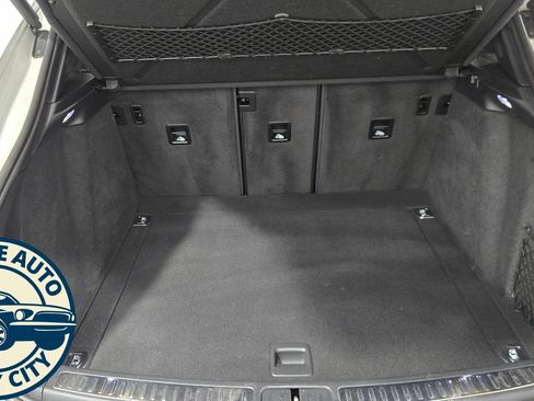 Used 2018 Porsche Macan AWD/4WD image 35