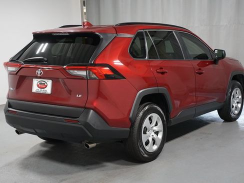 Used 2019 Toyota RAV4 LE FWD image 8