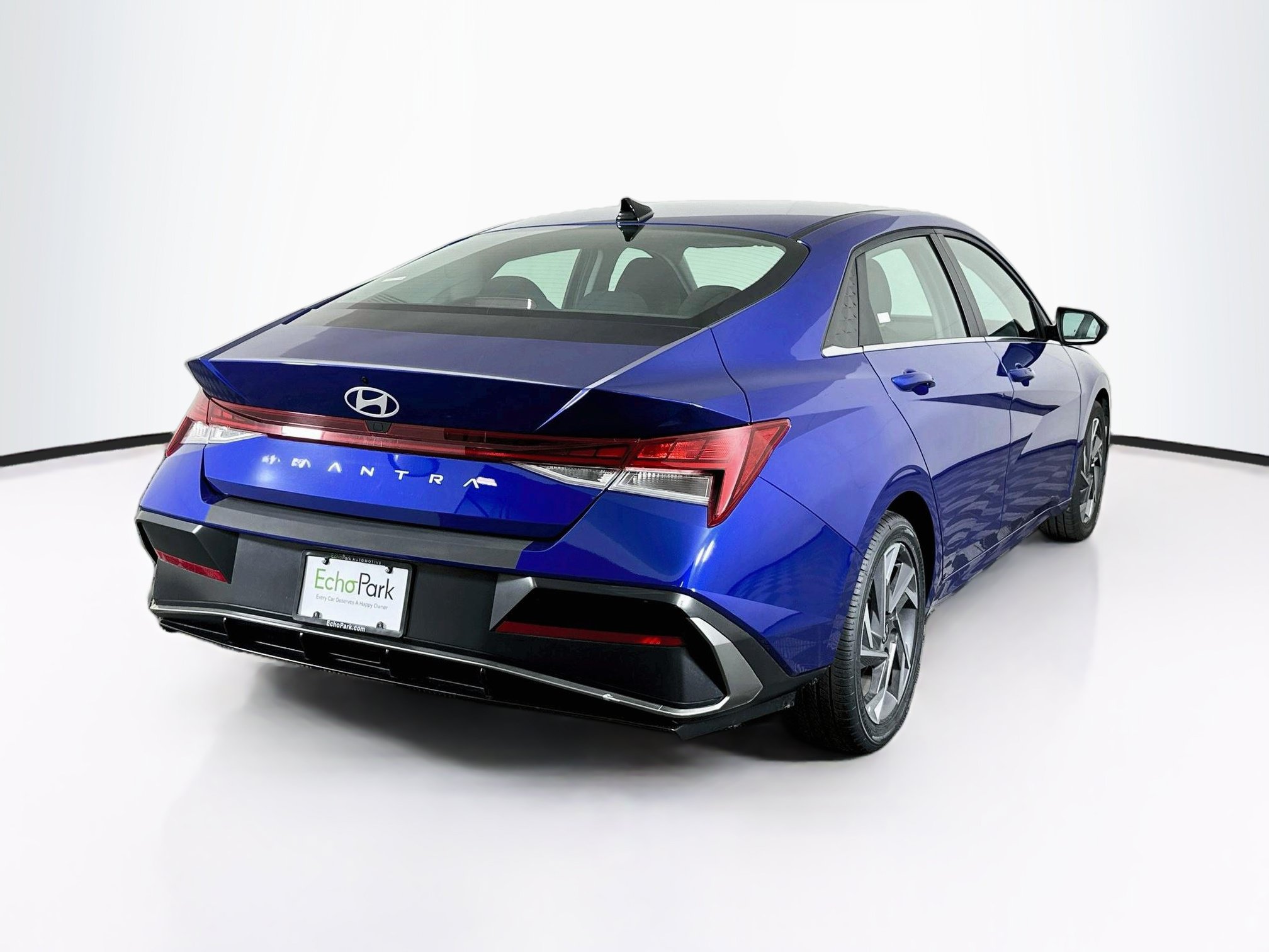 Used 2025 Hyundai Elantra SEL FWD image 9