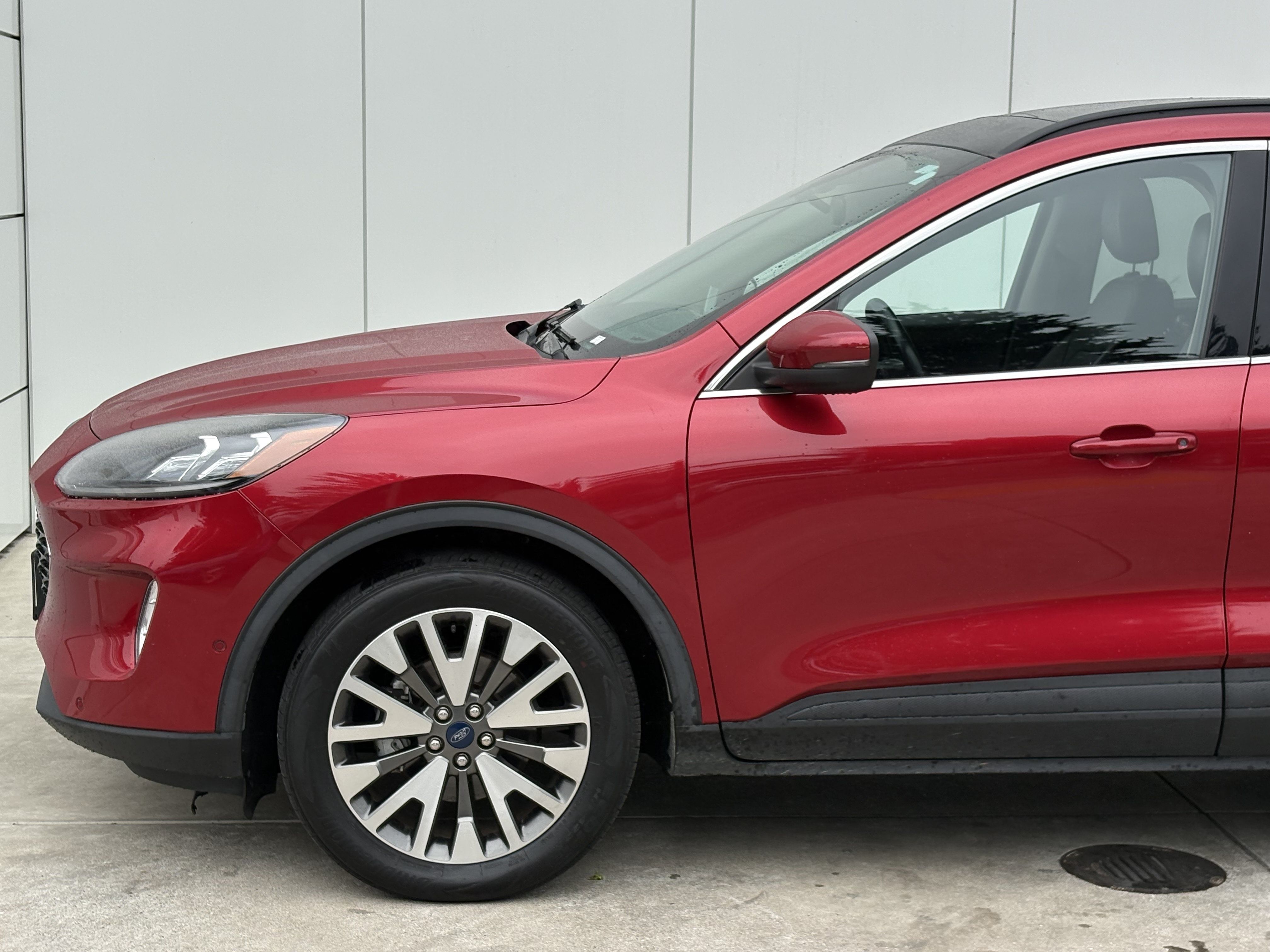 Used 2020 Ford Escape Titanium w/ Titanium Premium Package 2.0 AWD/4WD image 5