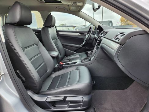 Used 2019 Volkswagen Passat 2.0T Wolfsburg w/ Wheels & Sunroof Package image 15