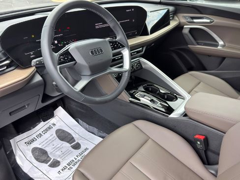 Used 2025 Audi Q5 Premium w/ Convenience Package AWD/4WD image 9