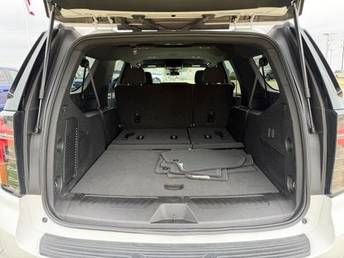 Used 2025 Chevrolet Suburban LS RWD image 7