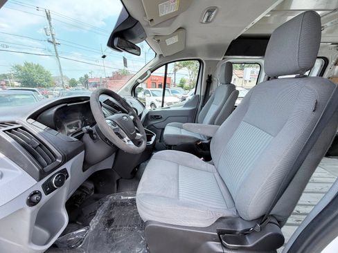 Used 2016 Ford Transit 250 130 Low Roof w/ Exterior Upgrade Package RWD image 13