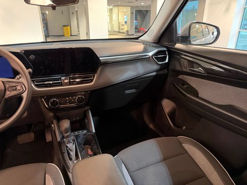 Used 2025 Chevrolet TrailBlazer LT FWD image 34