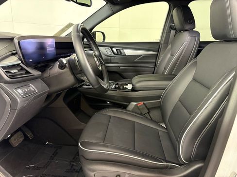 Used 2025 Buick Enclave Preferred image 21