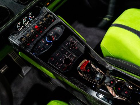 Used 2018 Lamborghini Huracan Performante image 31