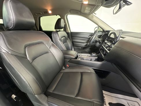 Used 2023 Nissan Pathfinder SL AWD/4WD image 25