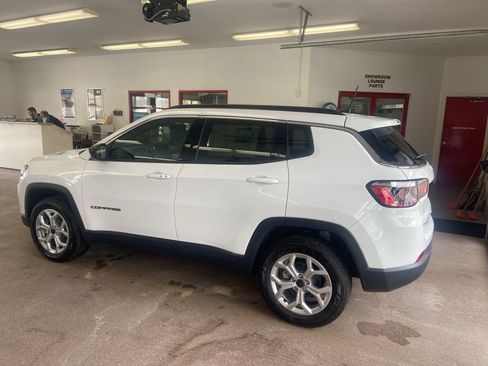 New 2026 Jeep Compass Latitude image 9