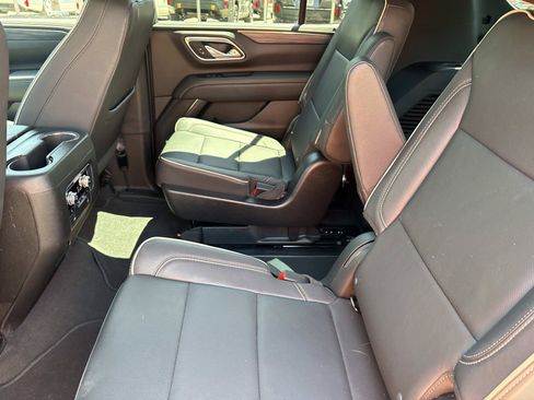 Used 2023 GMC Yukon SLT w/ SLT Premium Package AWD/4WD image 31