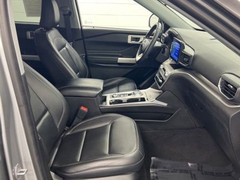 Used 2022 Ford Explorer XLT w/ Equipment Group 202A image 22