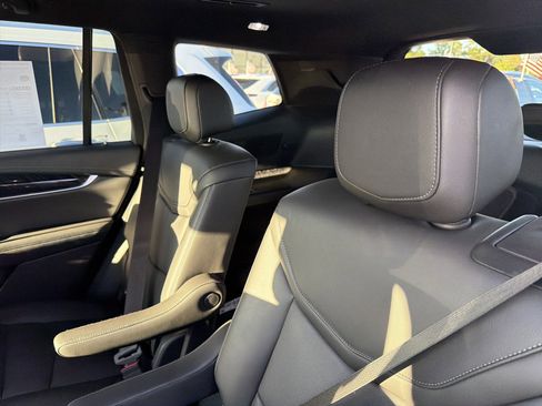 Used 2025 Cadillac XT6 Premium Luxury image 26