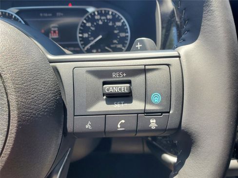 New 2025 Nissan Pathfinder SV w/ SV Premium Package image 17