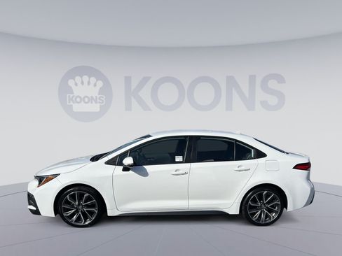 Used 2021 Toyota Corolla SE FWD image 2