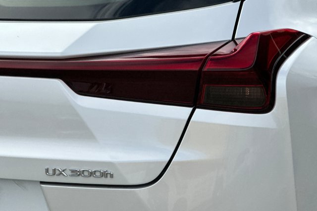 Used 2025 Lexus UX 300h FWD w/ Accessory Package (Z2) image 34