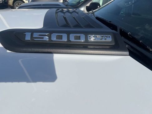 Used 2019 RAM 1500 Laramie AWD/4WD image 7