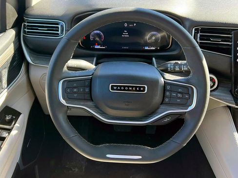 Certified 2024 Jeep Wagoneer Series II image 10