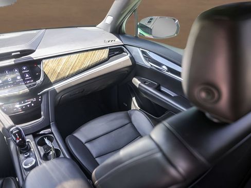 Used 2021 Cadillac XT6 Premium Luxury FWD image 28