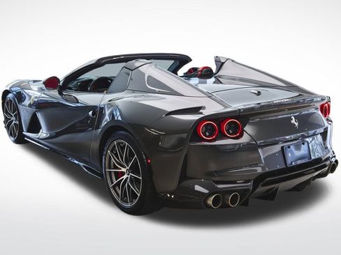 Used 2021 Ferrari 812 GTS image 3