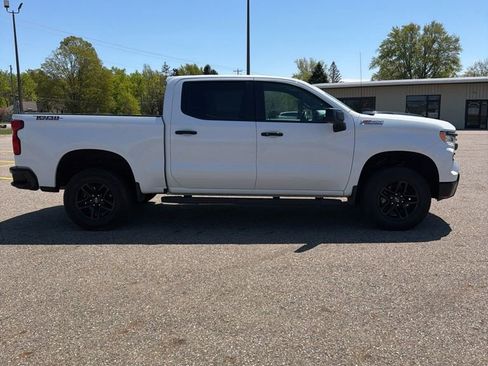 Used 2024 Chevrolet Silverado 1500 LT Trail Boss w/ Protection Package AWD/4WD image 4