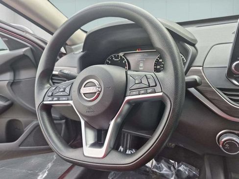 Used 2024 Nissan Altima 2.5 SV FWD image 19
