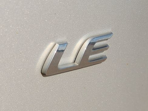 Used 2022 Toyota Corolla LE FWD image 13