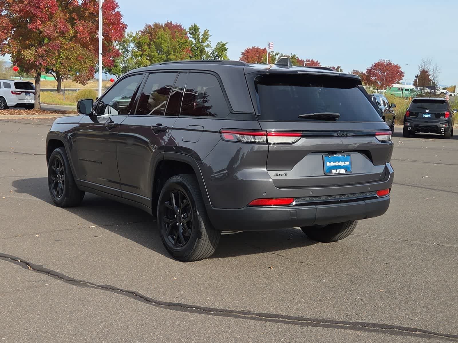 Used 2024 Jeep Grand Cherokee Altitude AWD/4WD image 12